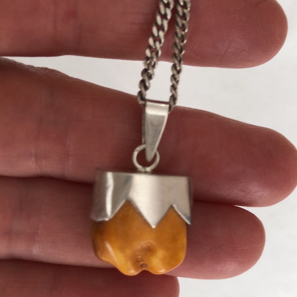 Butterscotch Baltic Amber pendant on silver necklace. - Picture 6 of 14